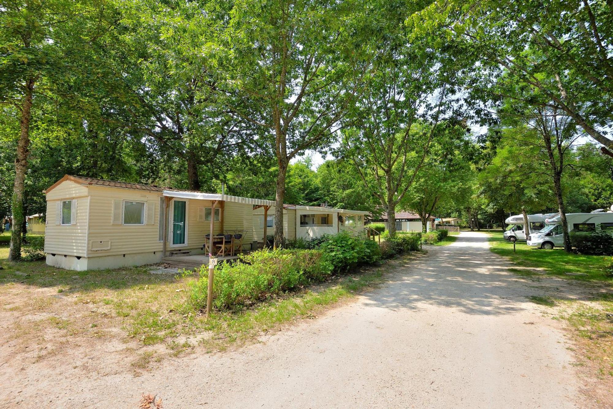 Camping Etang De La Vallee Combreux エクステリア 写真