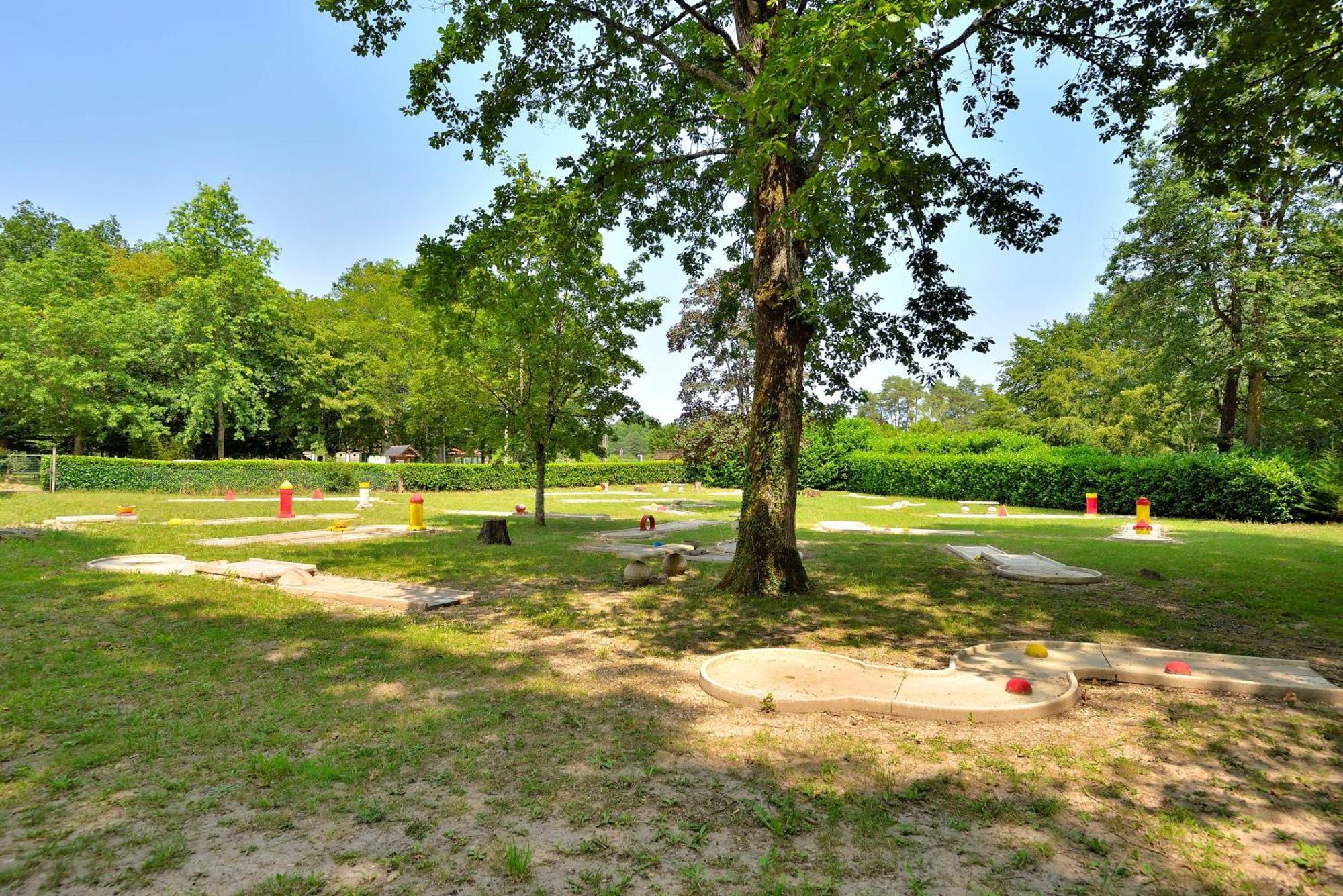 Camping Etang De La Vallee Combreux エクステリア 写真