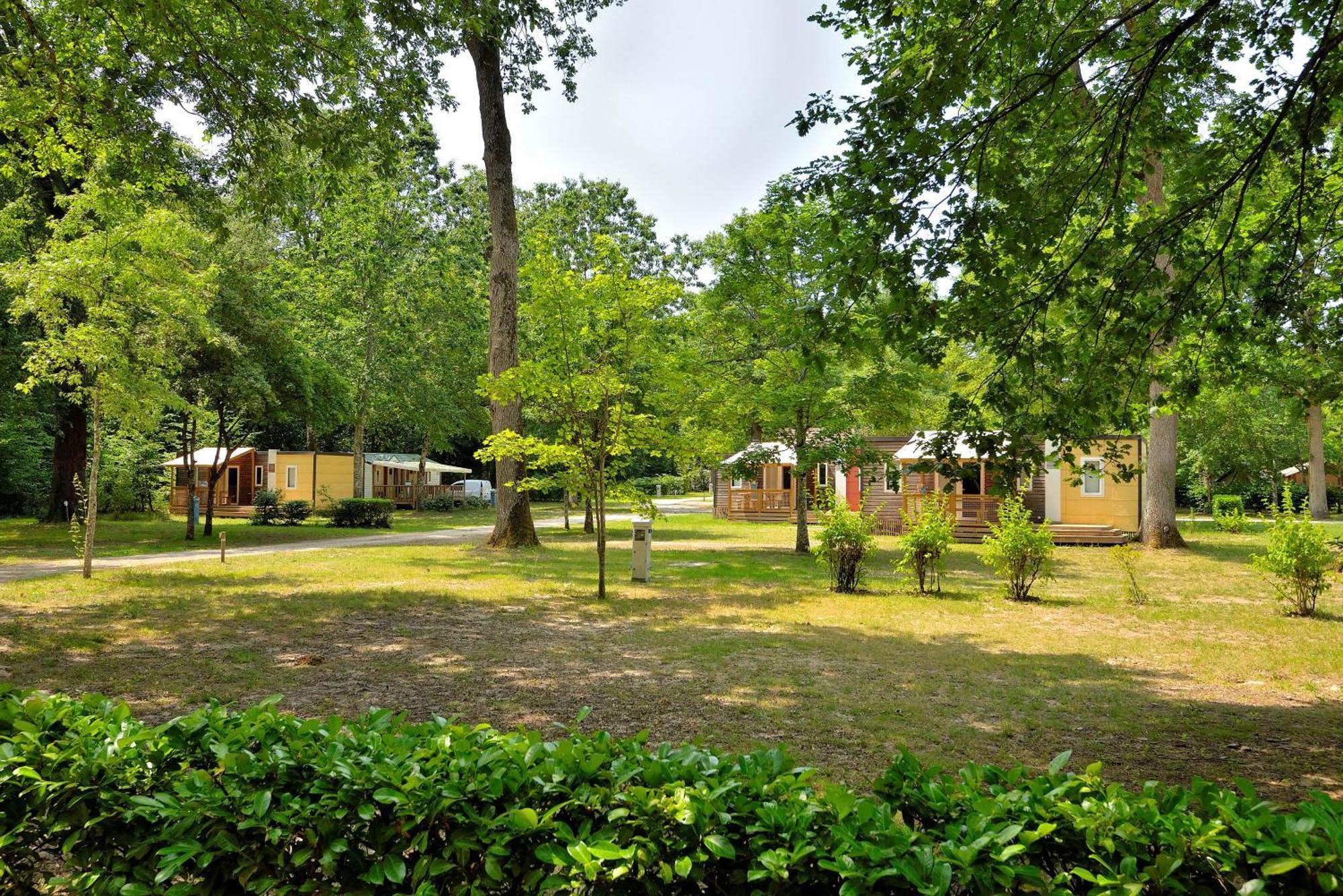 Camping Etang De La Vallee Combreux エクステリア 写真