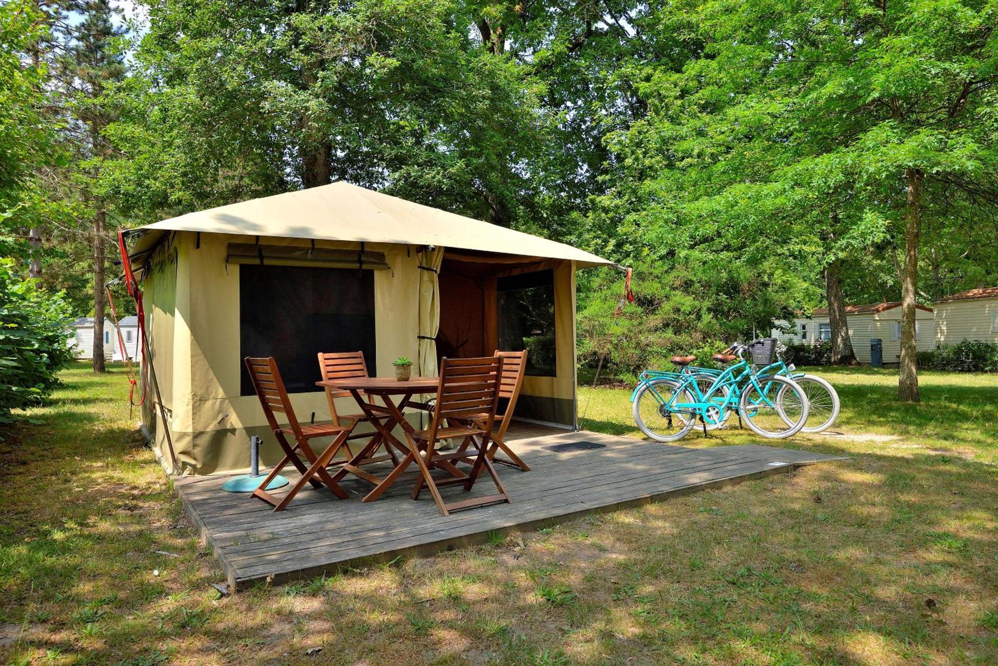 Camping Etang De La Vallee Combreux エクステリア 写真