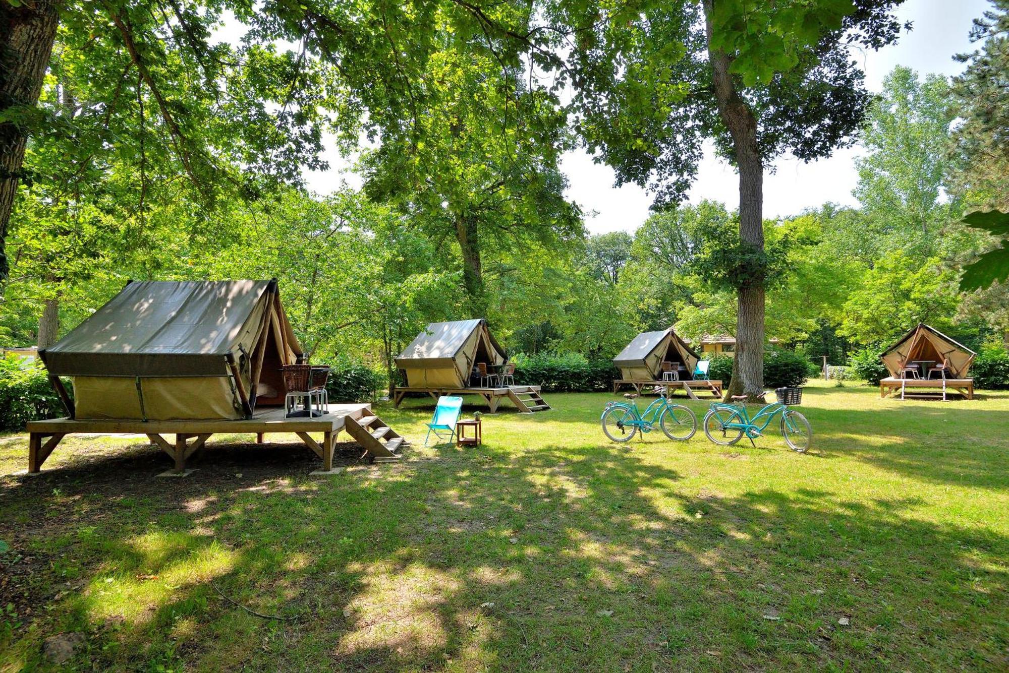Camping Etang De La Vallee Combreux エクステリア 写真
